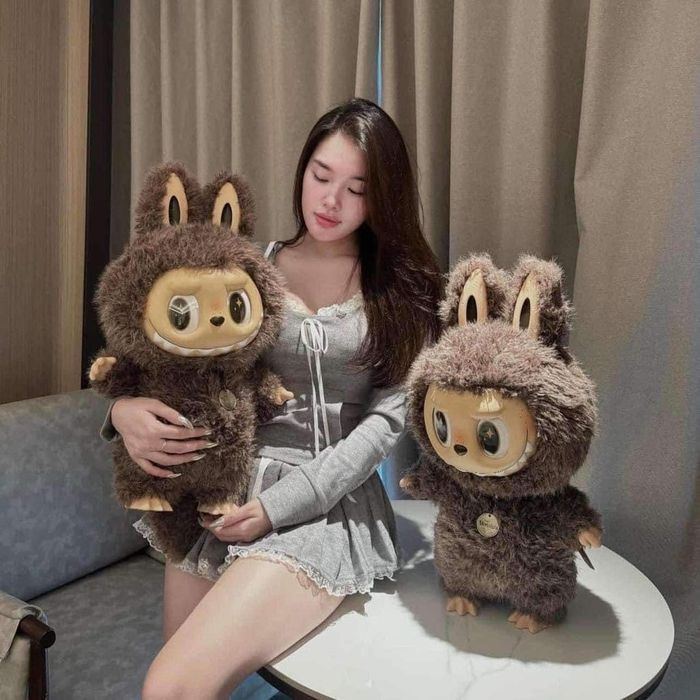 Голямо Лабубу Зимомо Labubu Zimomo бяло, кафяво, черно, сиво, Лилаво