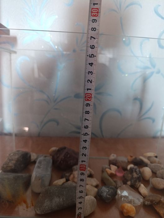 Продам аквариум . На 10 литров.