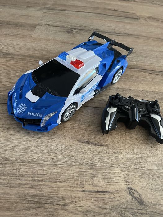 Masina de politie transformabila in robot