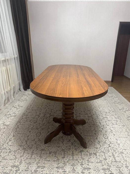 Продам деревянный стол