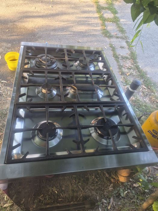 Vând aragaz inox  profesional smeg