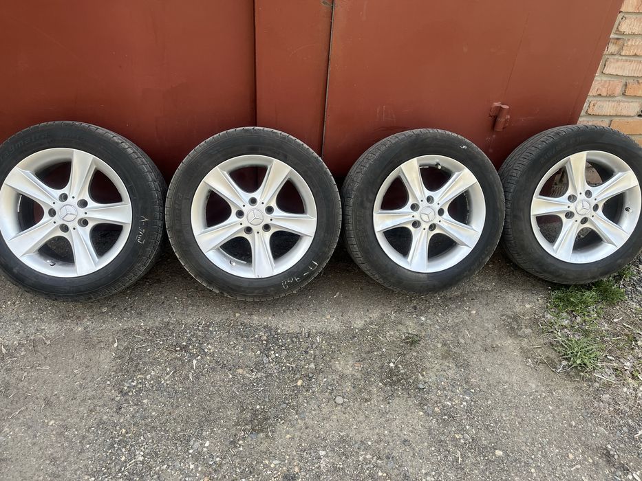 Продам летнию резину с дисками.