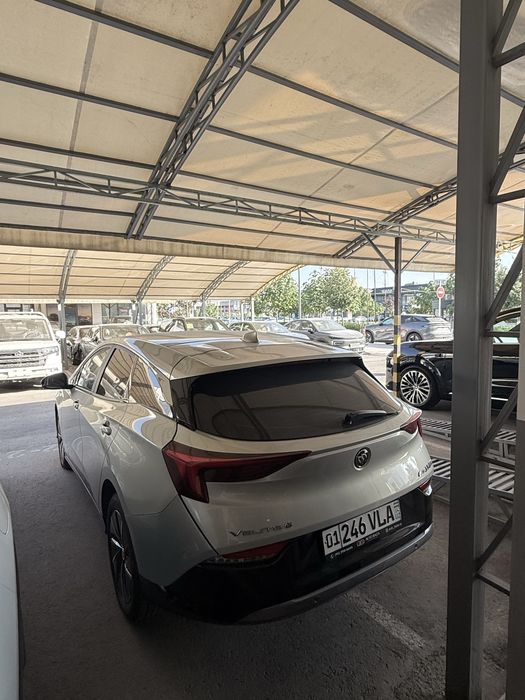 Buick avtomobil sotiladi