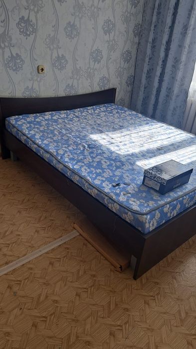 Кровать двухспальная с матрасом