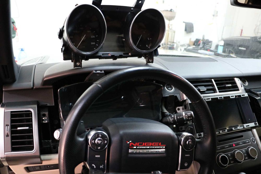 Retrofit ceas bord de la analog la display Range Rover Mercedes Benz