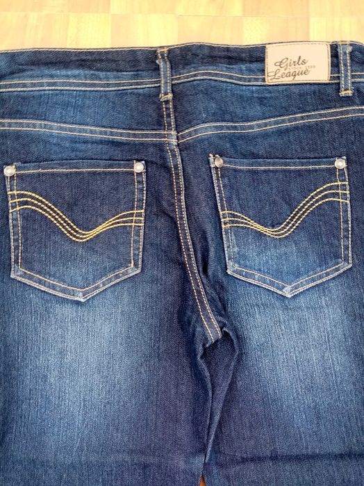 Pantaloni fete (4-12 ani)