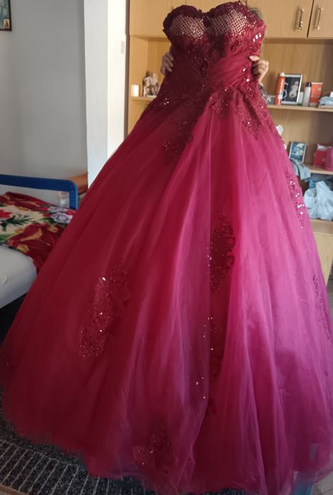 Rochie cu crinolină