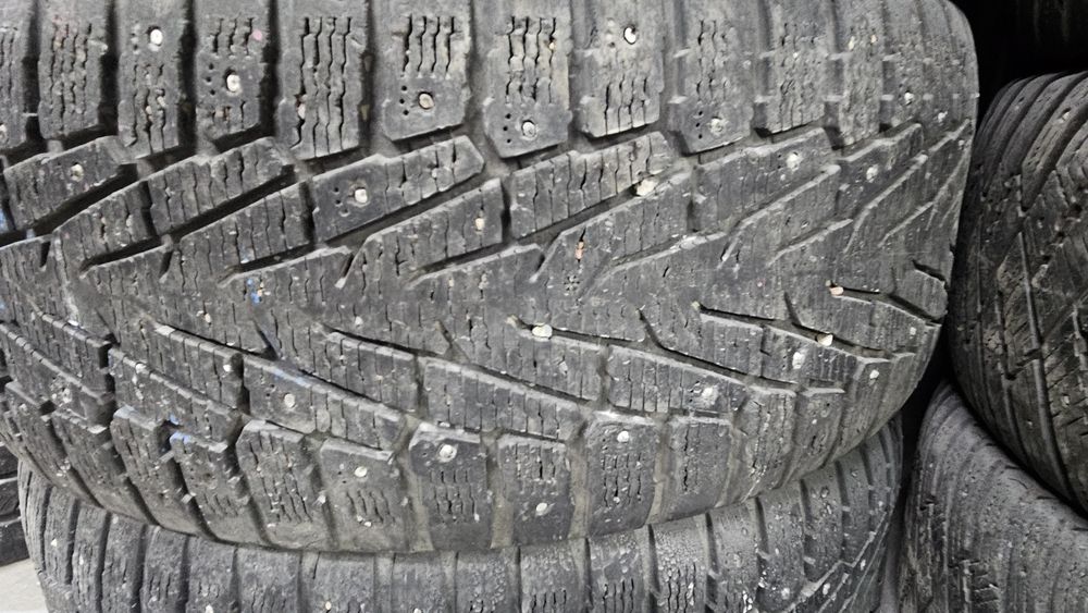 Продам комплект  шин  285/50/20