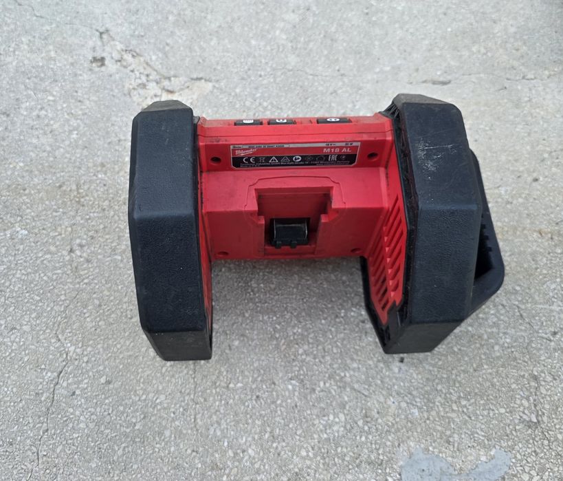 Milwaukee M18 proiector led