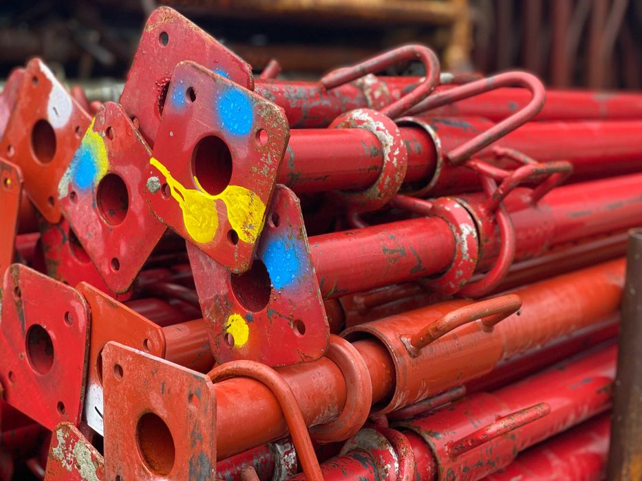 Popi metalici de inchiriat