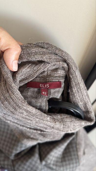 Офисное платье с горловиной ELIS