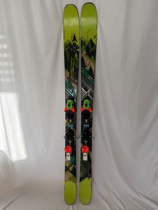 Ski Schiuri twin-tip / park / all-mountain Atomic Punx 174 cm