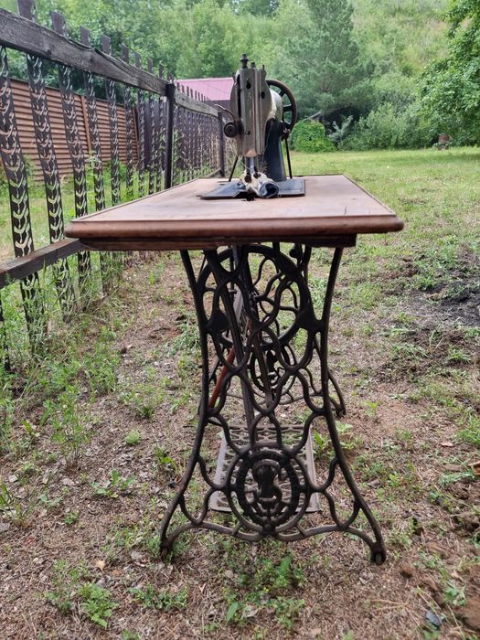 Продам швейную машинку SINGER