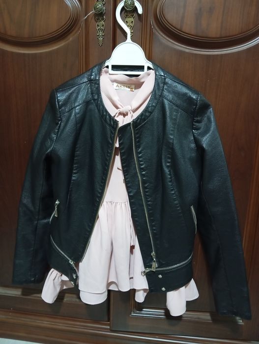 Продам куртку кожинку кожанный куртка сотилади