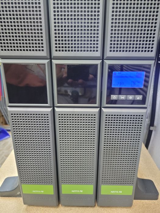 UPS Socomec NPR-3300-RT + 1 Cabinet  Baterii.