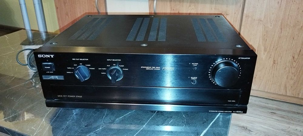 Продавам аудио усилвател SONY F 505 SE