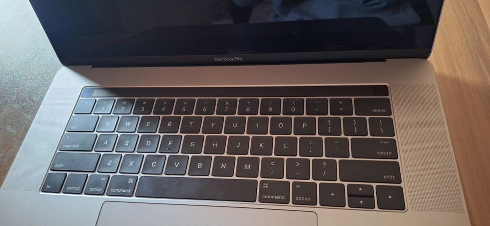 Macbook pro (15-inch, 2016)