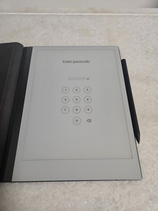 Tableta Remarkable 2, marker și husă