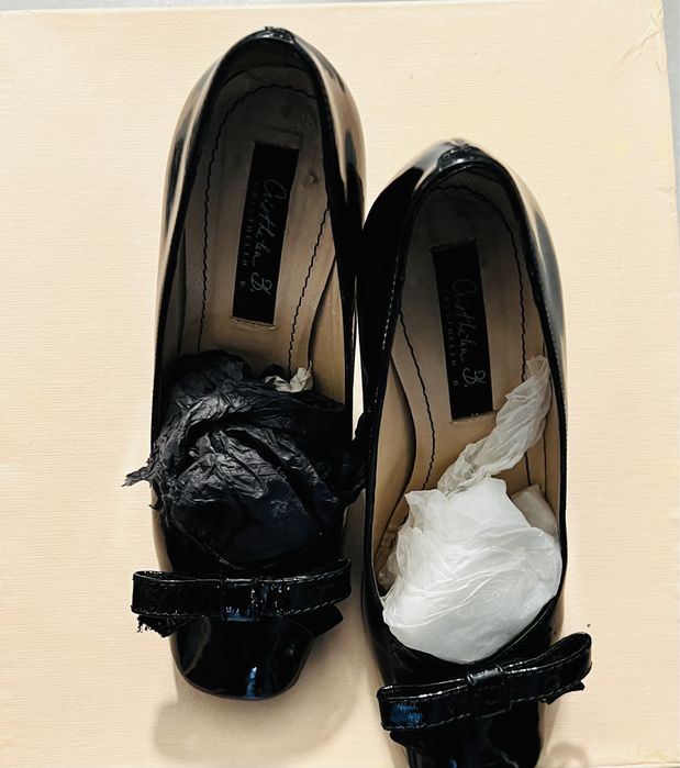Pantofi de piele lacuita