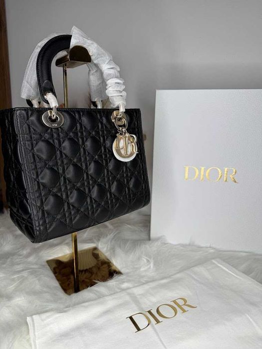 Geanta Lady Dior Medium piele naturala 100%, prezentare completa