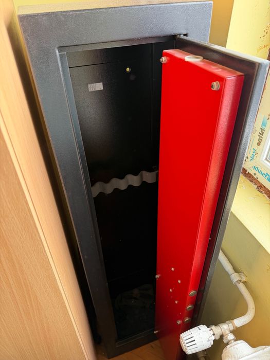 Dulap 6 arme interior roșu cu negru