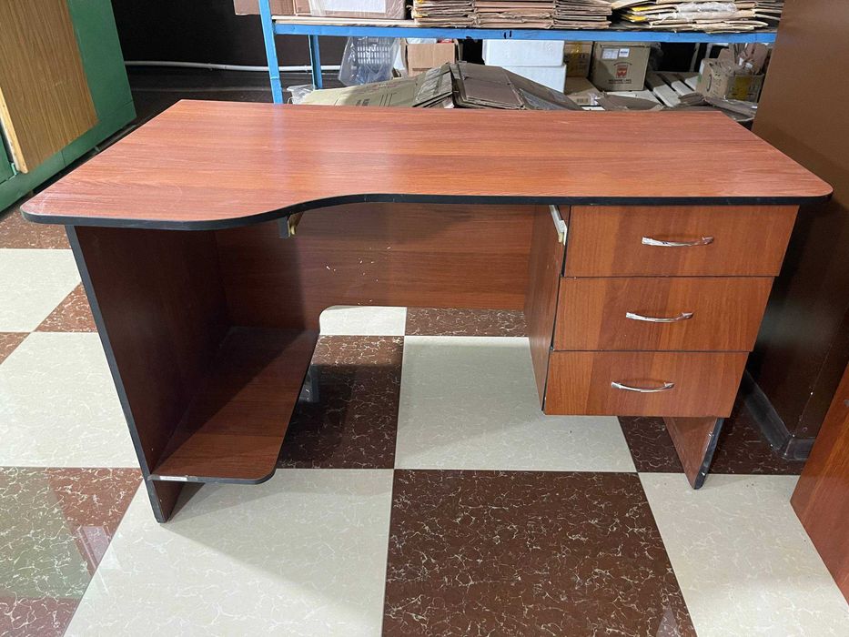 Продаются столы офисные