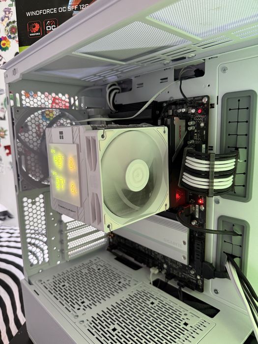 PC Gaming RGB RTX 5070 R7 9700x 32gb