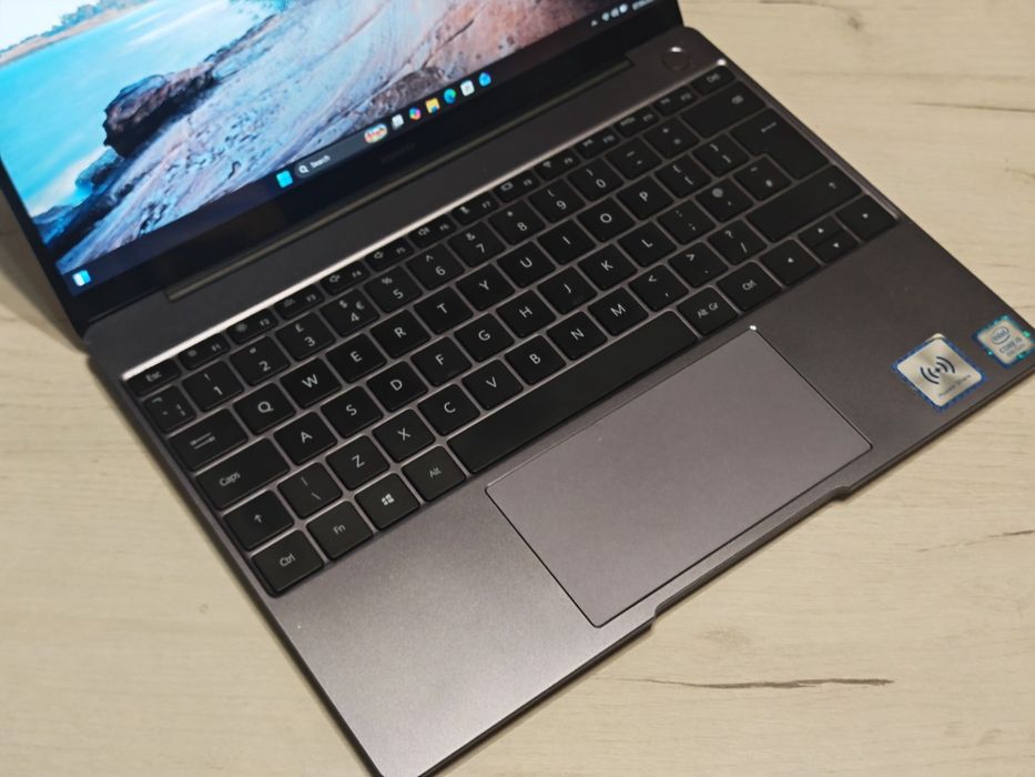 Huawei Matebook 13 i5 8265U- 8GB RAM 512 GB