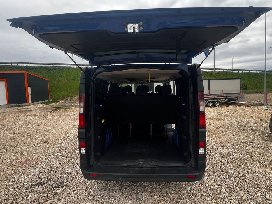 Opel vivaro 2018/1,6 diesel / 9 locuri / clima fata spate