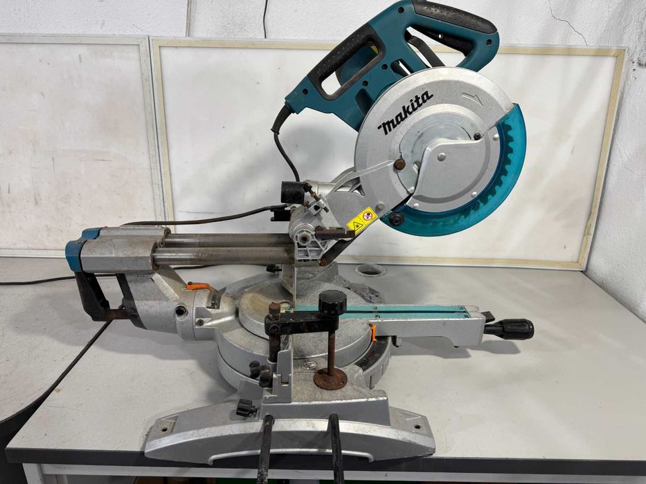 Циркуляр пендула - Makita 1430 W/260mm / LS1018L