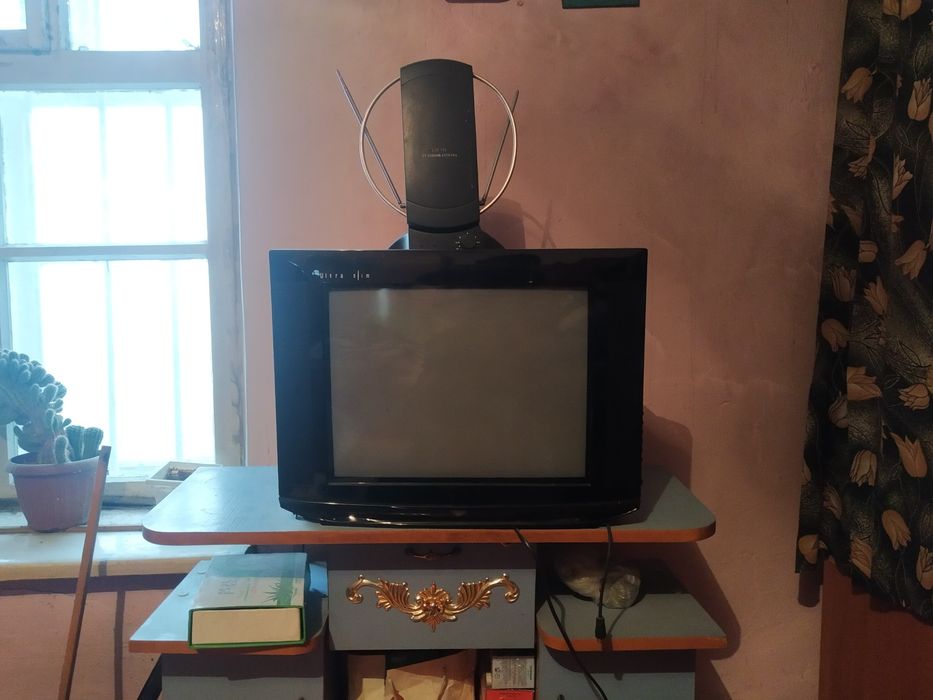 LG Б/у телевизор сатылады !