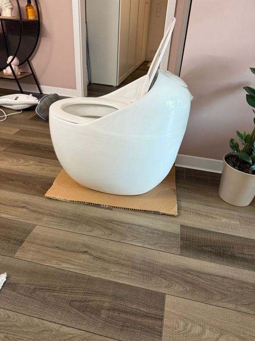 Vas WC/toaleta cu rezervor integrat