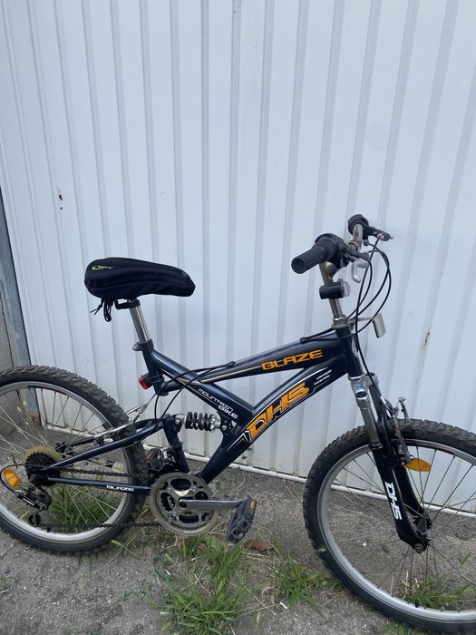 Bicicletă MTB DHS Blaze – Full Suspensie, Echipare Shimano, 18 Viteze