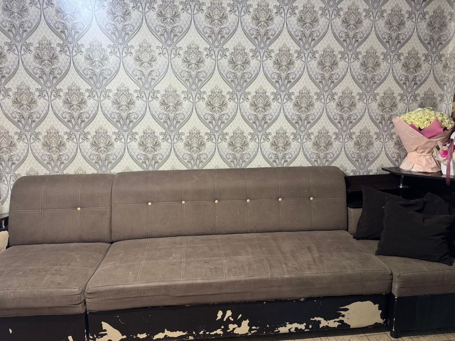 Продаётся диван.