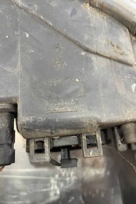 Far stanga Peugeot 406 2002 2.0 HDi MT (90 hp)