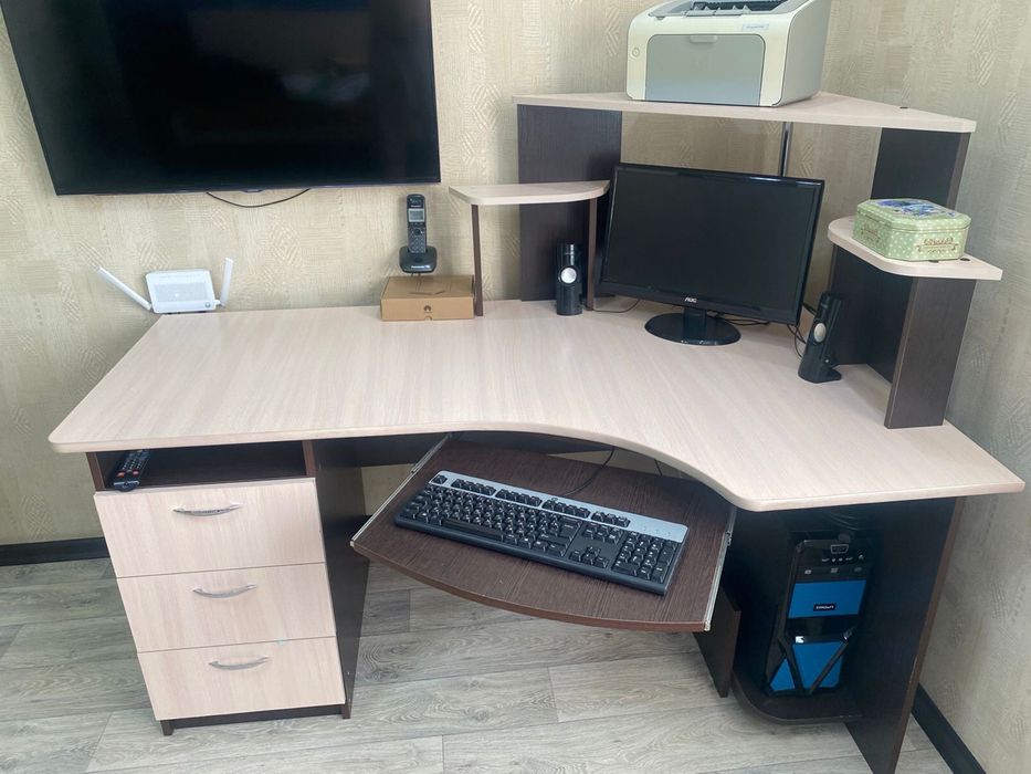 Компьютерный стол
