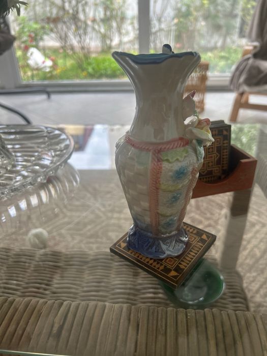 Vază vintage, piesă unică cu detalii florale – Stil Romantic