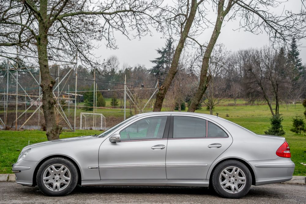 Mercedes W211  седан