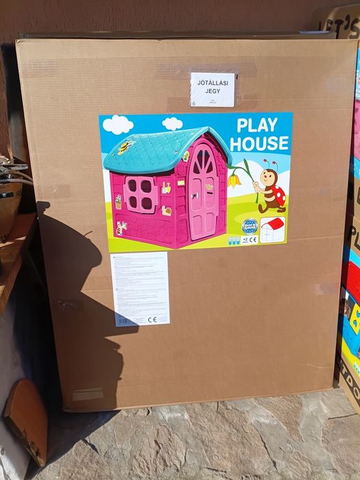 Căsuță ideal loc de joacā pentru copii.