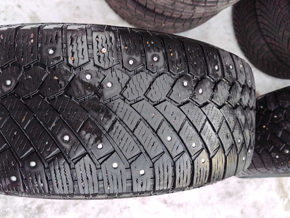 Шины 235/65/17 комплект