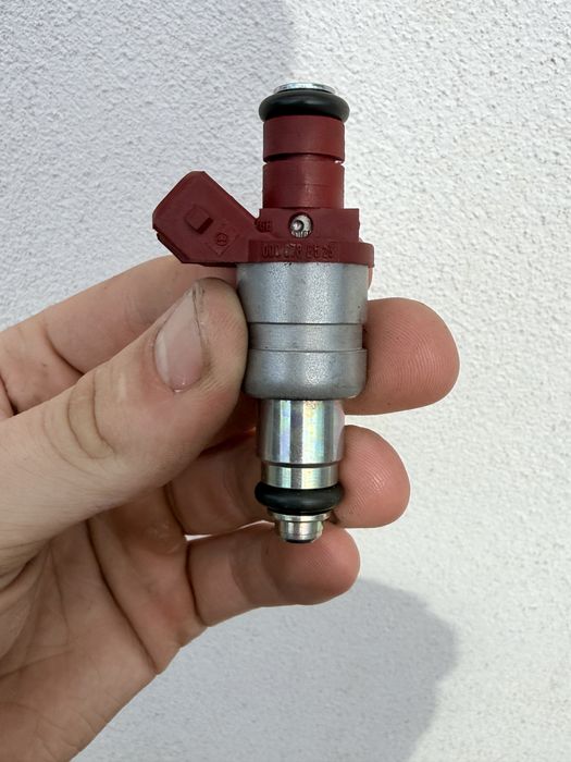 Injector de combustibil auto