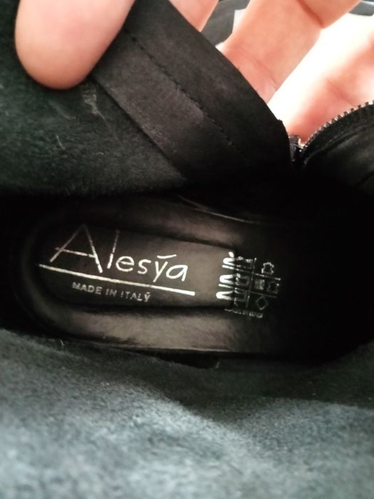 Ghete piele dama,mărimea 39,Alesya made in Italia.