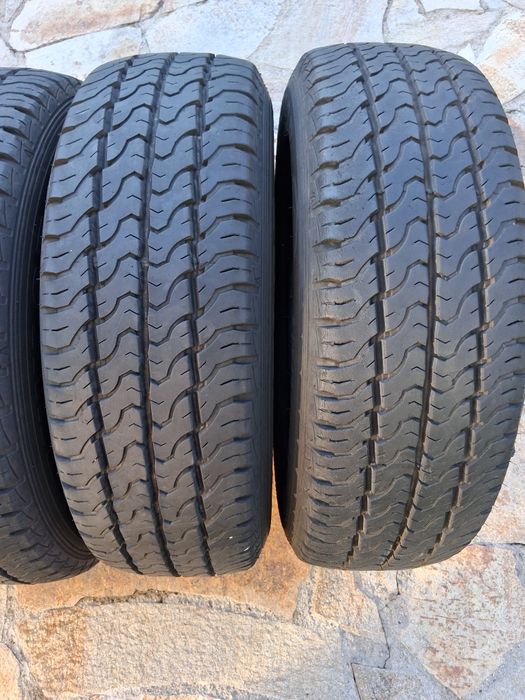 215 65 16 C Dunlop  Бусови
