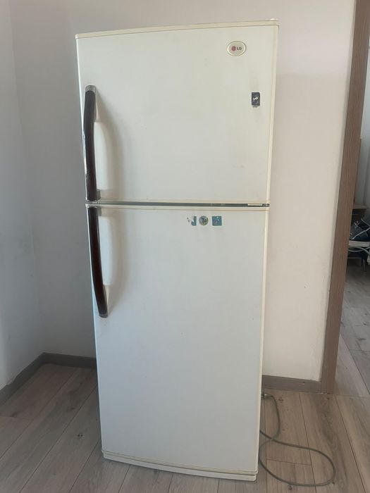 Холодильник LG в хорошем состоянии