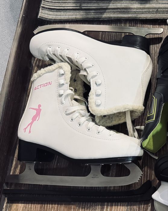 Продам коньки Action