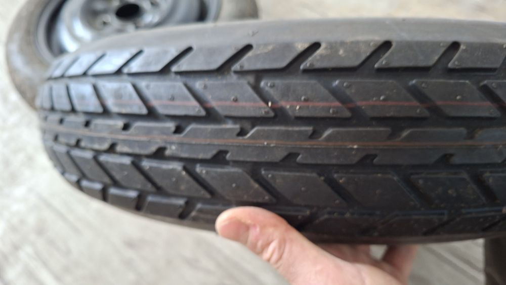 Патерици-резервна гума