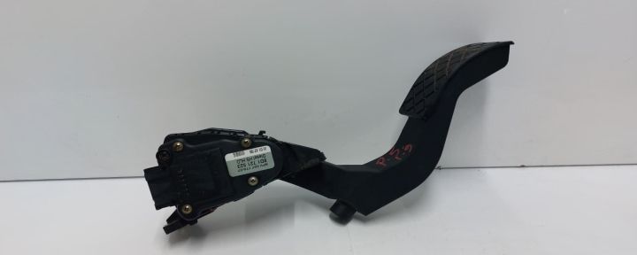Pedala acceleratie 8d1721523 Volkswagen VW Passat B5
