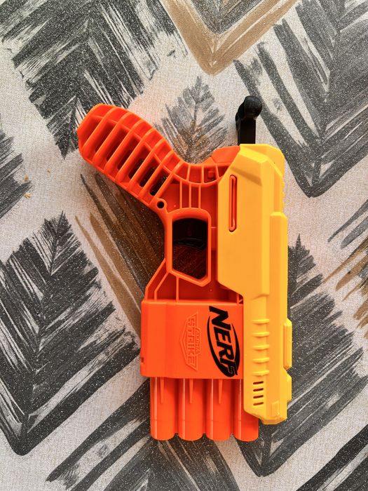 Pistoale nerf.