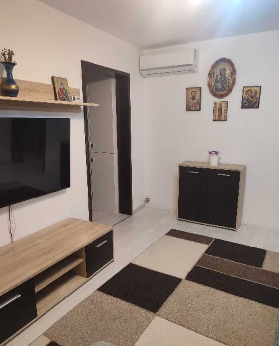 Apartament 3 camere semidecomandat