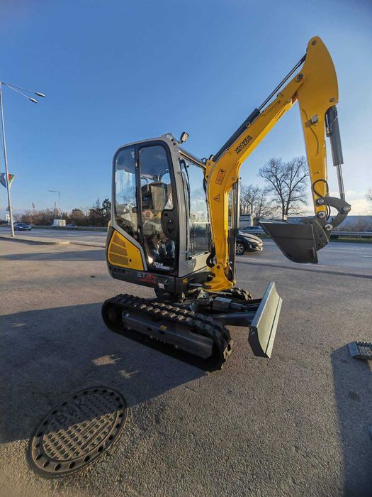 Услуги строителна техника багери самосвали. Строителни дейности, ремон